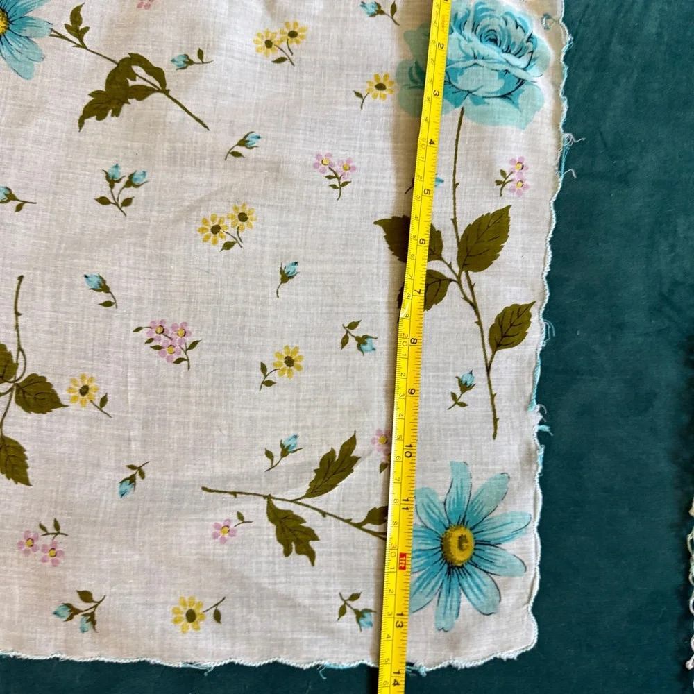Vintage Handkerchief Lot 4 Floral Embroidered Lace Trim Cotton‎ White Blue Pink